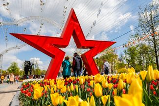 Инсталляция на фестивале тюльпанов «Река в цвету» в парке Победы