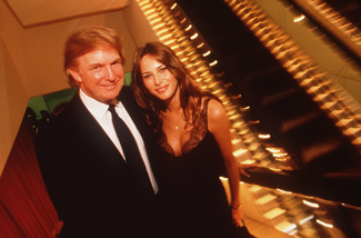 Дональд Трамп и Мелания Кнавс в Нью-Йорке, 1999 год