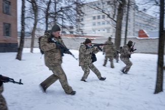 Members of the Territorial Defense Forces at a training session in Kharkiv 