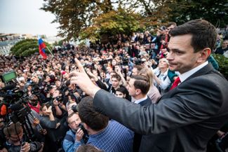 Илья Яшин на акции в поддержку независимых кандидатов в Мосгордуму, чьи подписи забраковал избирком. 15 июля 2019 года