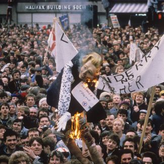 Northern Irish Loyalists (Protestants and supporters of Northern Ireland part of the UK) burn an effigy of Thatcher after the signing of the Treaty between Britain and Ireland, which initiated the settlement of the dispute