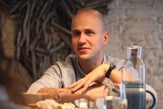 Шеф-повар ресторана Björn Никита Подерягин, получивший накануне награду «Мишлен» в категории «Молодой шеф-повар»