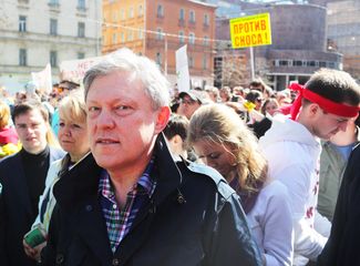 Председатель федерального политического комитета партии «Яблоко» Григорий Явлинский на митинге против сноса пятиэтажек, 14 мая 2017 года