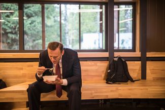 Навальный не любил публичные выступления и не мог перед ними есть, а после чувствовал сильный голод. После программной речи на конференции координаторов региональных штабов Навальный съел «Доширак», который ему дала одна из сторонниц. 29 августа 2017 года