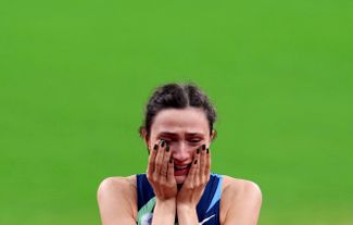 Россиянка Мария Ласицкене выиграла золото в прыжках в высоту в Токио. Предыдущую Олимпиаду российские легкоатлеты пропустили из-за допингового скандала.