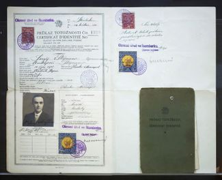 «Нансеновский паспорт» белоэмигранта Сергея Стоянова. Он родился в Мариуполе в 1900 году и во время революции бежал в Чехословакию