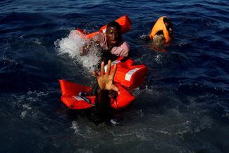 Операция по спасению мигрантов в Средиземном море. Ливия, 14 апреля