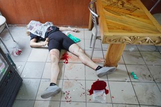 Тело погибшей во время обстрела Донецка