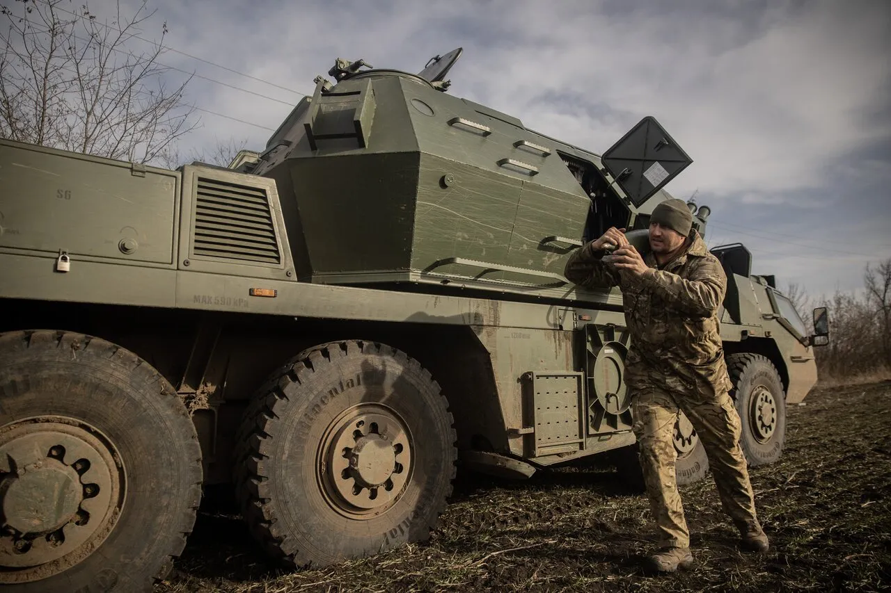 Украинские саперы обезвреживают российские мины. На фестивале молодежи в  Сочи рассказывают об «американском фашизме» Семьсот сорок пятый день войны.  Фотографии — Meduza