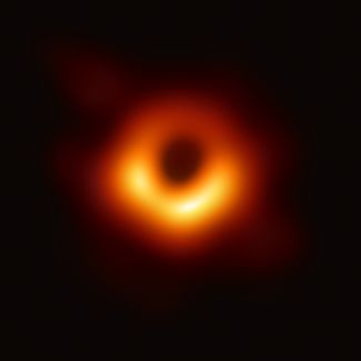 Изображение черной дыры в галактике M87