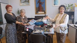 Volunteers from the organization “Women of Buryatia,” which sends materials to the Russian army in Ukraine and supports injured soldiers being treated in Ulan-Ude hospital. (The women in this image did not participate in PS Lab’s study.)