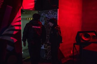 Полиция перед концертом группы IC3PEAK в Санкт-Петербурге, 15 декабря 2018 года