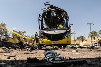 Туристический автобус, взорванный террористами в Табе. Египет, 17 февраля 2014-го