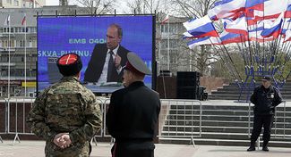 Казаки во время «прямой линии» Владимира Путина. Симферополь, 16 апреля 2015-го