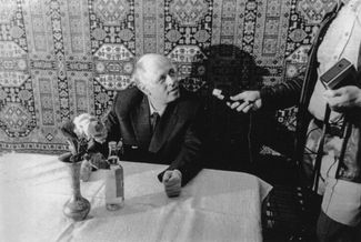 Andrei Sakharov at a press conference for foreign correspondents on the day he was awarded the Nobel Peace Prize, October 9, 1975. Sakharov was awarded the prize in recognition of his struggle against “the abuse of power and violations of human dignity in all its forms.” Since he wasn’t allowed to leave the Soviet Union to accept the prize, his wife, Elena Bonner, collected it on his behalf.