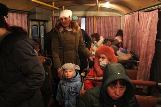 Автобус с жителями ДНР на пограничном пункте «Матвеев Курган»
