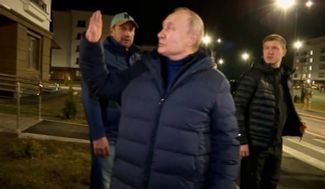 Putin during a meeting with residents of Mariupol’s Nevsky neighorhood. Screenshot from a state media video of Putin’s visit to Mariupol.