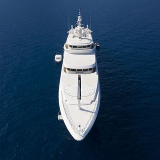 86-метровая моторная яхта Ecstasea в Княжестве Монако — одна из самых быстрых яхт в мире. В 2009 году Роман Абрамович продал ее наследному принцу Абу-Даби Мухаммеду ибн Заиду аль-Нахайяну