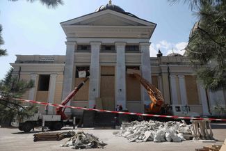 Вид на Спасо-Преображенский собор после российского обстрела. 24 июля 2023 года