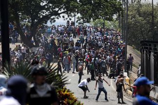 Оппозиционеры на улицах Каракаса. 30 апреля 2019 года