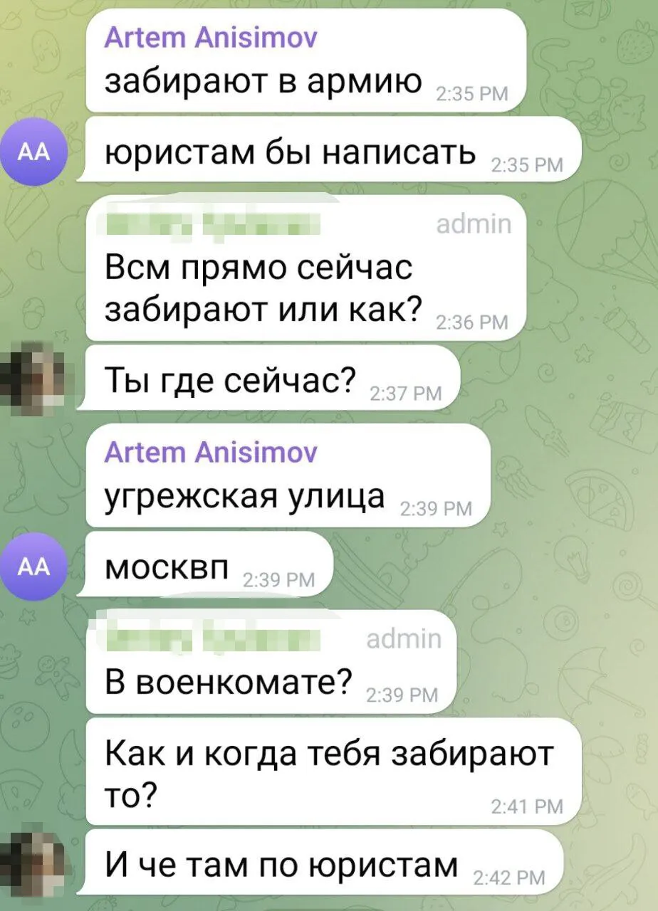 Студентам московских вузов начали вручать повестки «Медуза» выяснила, что  им грозит (ничего хорошего) — и как быть тем, до кого военкомат еще не  добрался (есть разные варианты) — Meduza