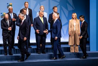 Лидеры стран НАТО собираются, чтобы сделать групповую фотографию