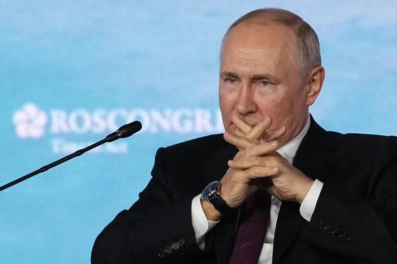 Анатолий Чубайс — это «какой-то Моше Израилевич». Аркадию Воложу «пусть там хорошо живется». А деятелям культуры лучше уехать и не «капать на мозги»