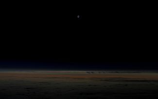 Солнечное затмение с борта самолета Alaska Airlines на высоте 12 километров. Орегон, 21 августа