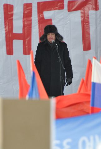 The organizer of the rally, political scientist Sergey Kurginyan, gave an impassioned speech, proclaiming: “We say ‘no’ to the destruction of Russia!” 