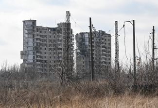 Разрушенные многоэтажные дома в Авдеевке