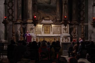 Вечерняя месса в церкви Сен-Сюльпис. 16 апреля 2019 года