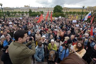 Илья Яшин на митинге в Санкт-Петербурге, 6 июня 2016 года