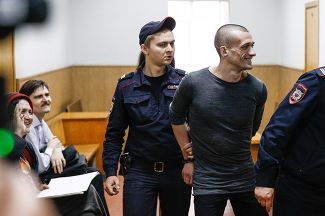 Петр Павленский в Мещанском суде, 18 мая 2016 года