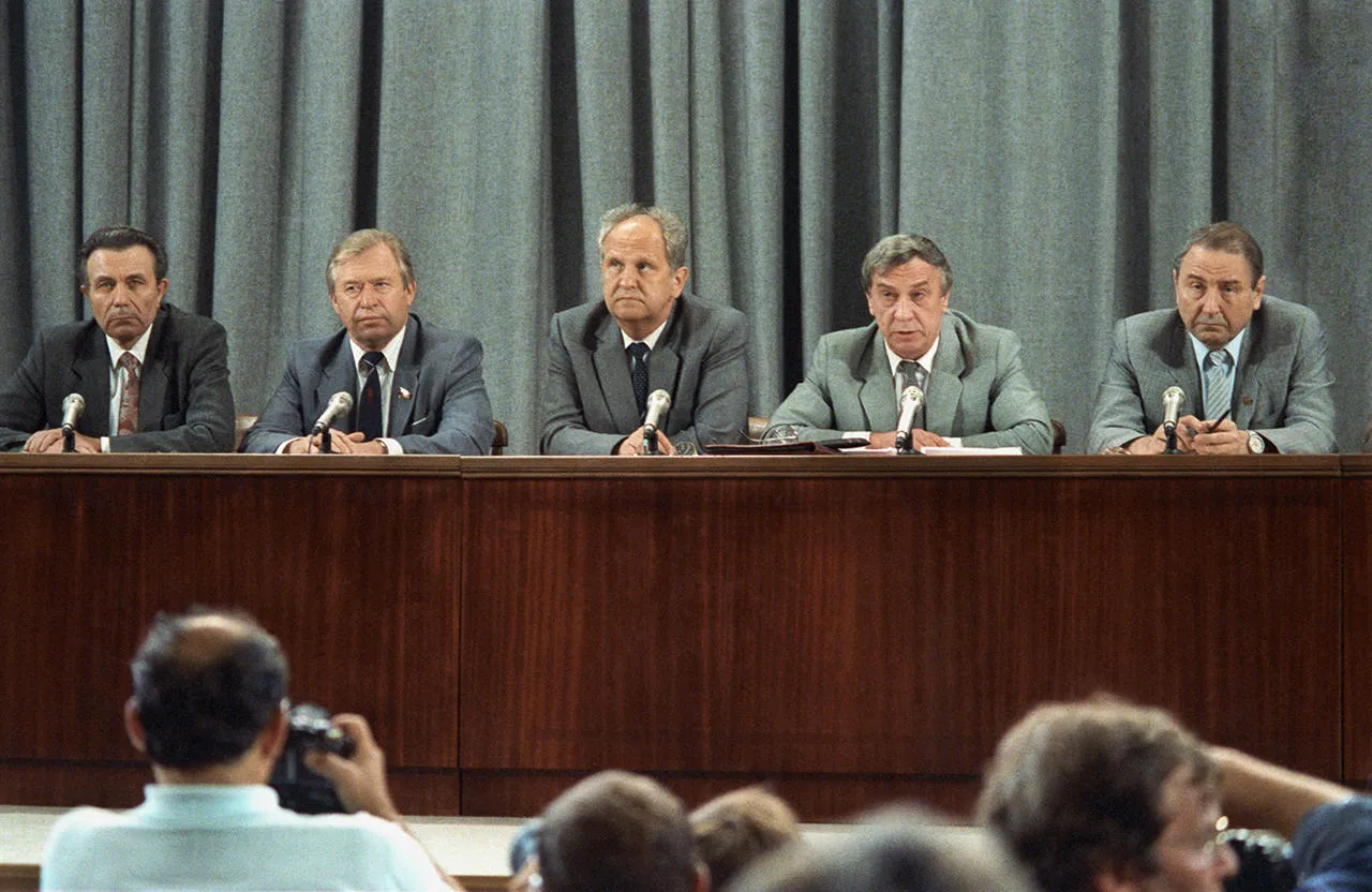 10 фотографий, объясняющих события августа 1991 года в Москве — Meduza