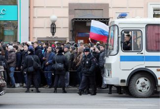 Полицейское оцепление на Тверской улице в Москве, 26 марта 2017 года