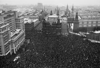 Митинг, организованный движением «Демократическая Россия», против применения советской армией военной силы в отношении Литвы. Москва, 20 января 1991 года