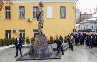 Moscow has unveiled a new statue dedicated to the Russian novelist and Soviet dissident Alexander Solzhenitsyn on what would have been his 100th birthday. Designed by sculptor Andrey Kovalchuk, the monument was installed in Moscow’s Tagansky District on the street that bears Solzhenitsyn’s name. President Vladimir Putin attended the opening ceremony.