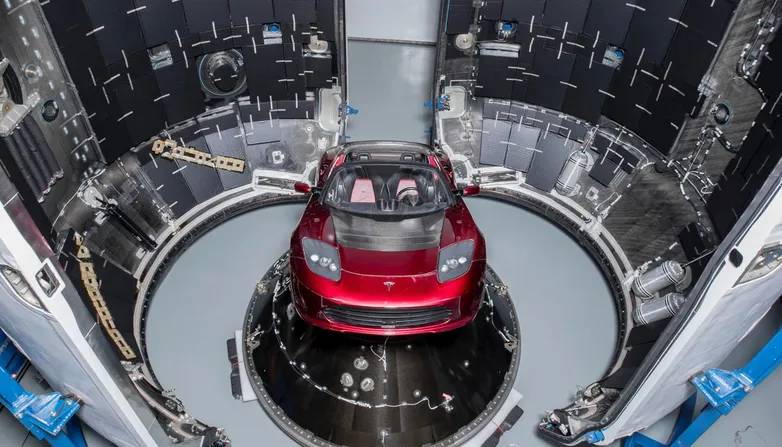 SpaceX запустила к Марсу (ну, почти) ракету Falcon Heavy, внутри нее — автомобиль Tesla (да!!!)