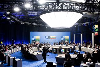 Первое заседание Совета НАТО — Украина