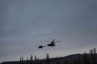 Украинские боевые вертолеты Ми-8 и Ми-24 в Донецкой области