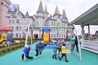 Игровая площадка в детском саду «Замок детства» в поселке Совхоза имени Ленина, 27 сентября 2017 года