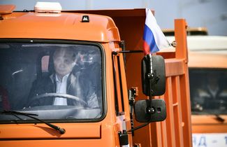 Путин за рулем камаза Путин за рулем камаза