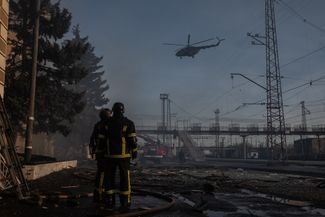 Пожарный вертолет над Константиновкой