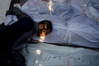 12 апреля Минздрав сектора Газа, контролируемый ХАМАС, <a href="https://www.reuters.com/world/middle-east/dozens-palestinians-killed-gaza-hamas-official-vows-break-israel-2024-04-12/" rel="noopener noreferrer" target="_blank">заявил</a>, что с начала израильской операции были убиты 33 634 палестинца, в том числе 89 человек за прошедшие сутки