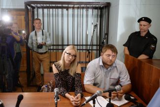Maria Motuznaya and her lawyer, Alexey Bashmakov, at trial in Barnaul, August 15, 2018