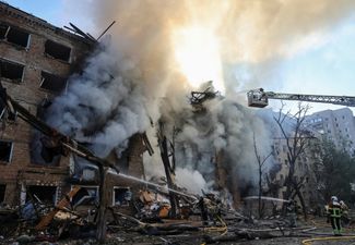 Fire in an apartment building after a Russian raid on Kyiv, May 24, 2026