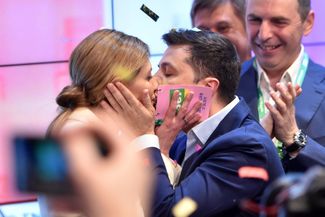 <a href="https://meduza.io/en/feature/2019/04/18/from-kryvyi-rih-to-kyiv" target="_blank">Volodymyr Zelensky</a> embraces his wife after seeing the first exit polls in Ukraine’s runoff presidential election, which show that he will win the Ukrainian presidency. April 21, 2019.
