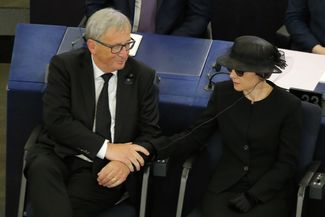 Глава Еврокомиссии Жан-Клод Юнкер и вдова Гельмута Коля Майке Коль-Рихтер