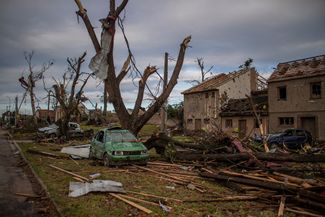 Последствия торнадо в Микульчице, Южноморавский край, Чехия