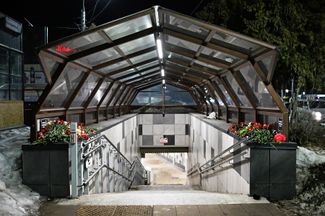 Spontaneous memorial in an underground passage in Bryansk